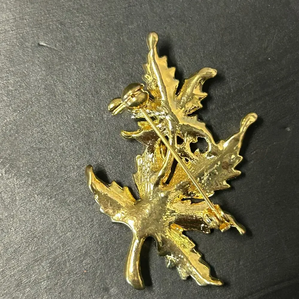 Vintage‎ Style Enameled Maple Leaf Brooch Autumn Colors Rhinestone Center